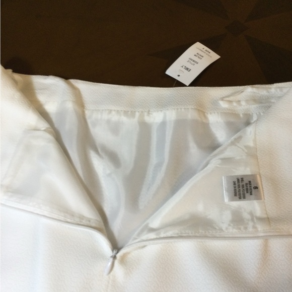 Emily woman’s White Suit Size 6. NWT - Picture 8 of 14